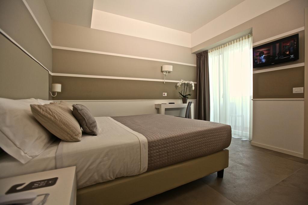 Hotel Ambassador Marotta Exterior photo